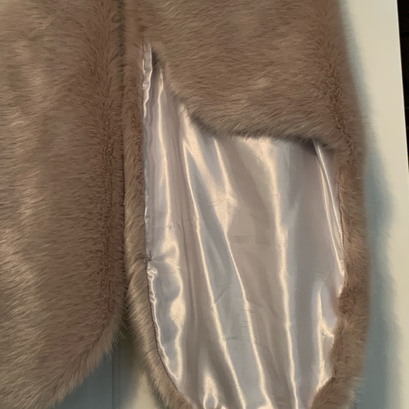 Brides and bridesmaids wraps - Picture 2 of 2